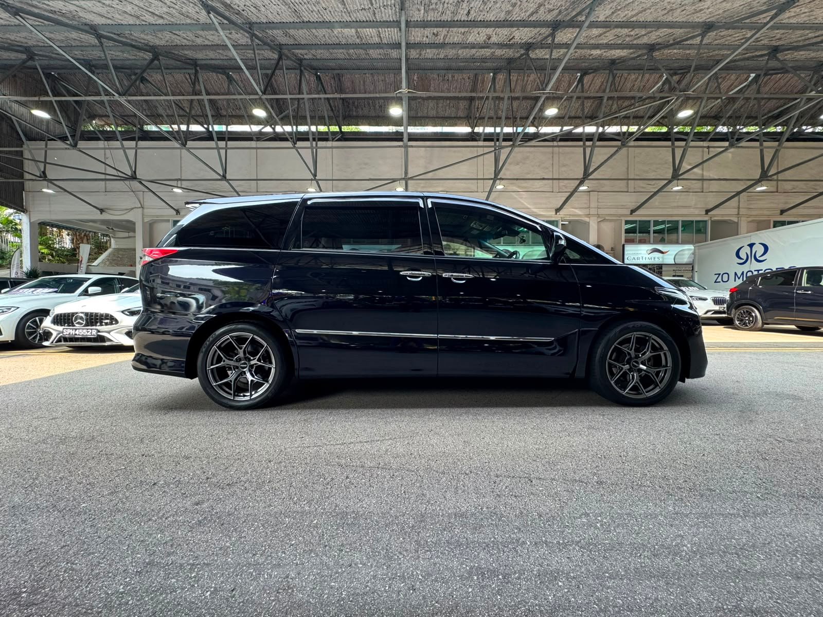 Toyota Estima Aeras Premium 2.4 photo 4